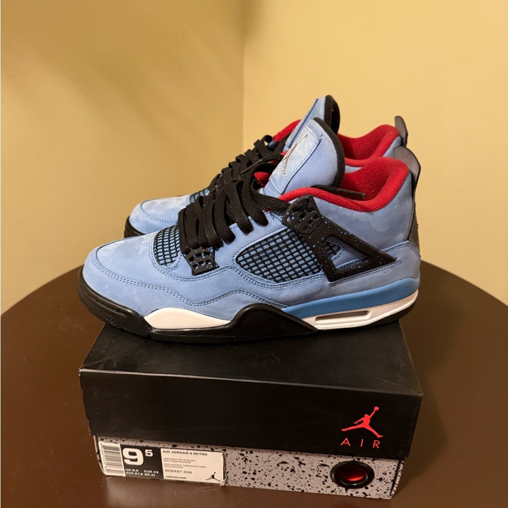 Travis Scott Air Jordan retro 4’s size 9.5